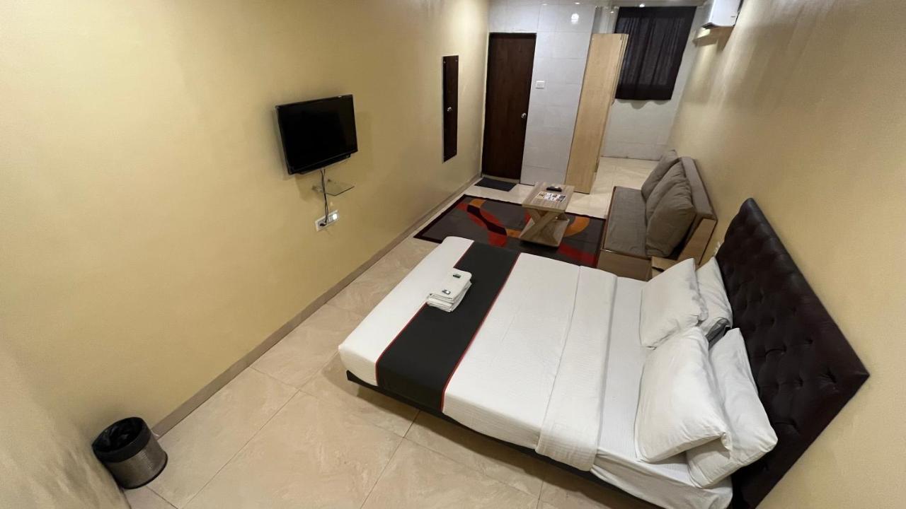 U Life Hotel Mumbai Exteriör bild