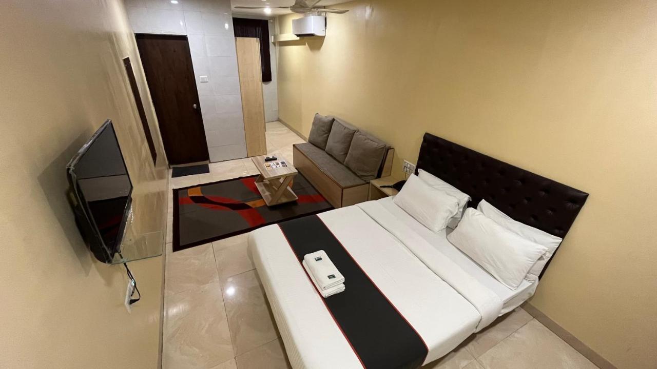 U Life Hotel Mumbai Exteriör bild