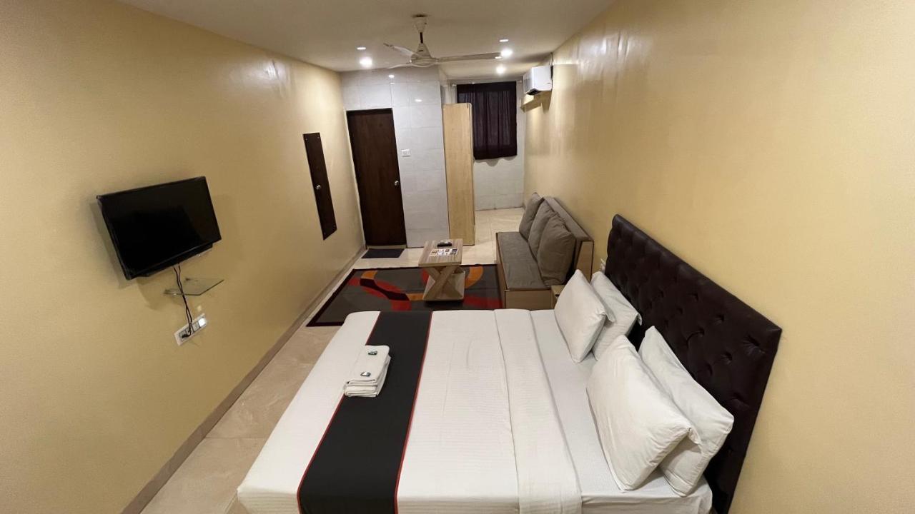 U Life Hotel Mumbai Exteriör bild