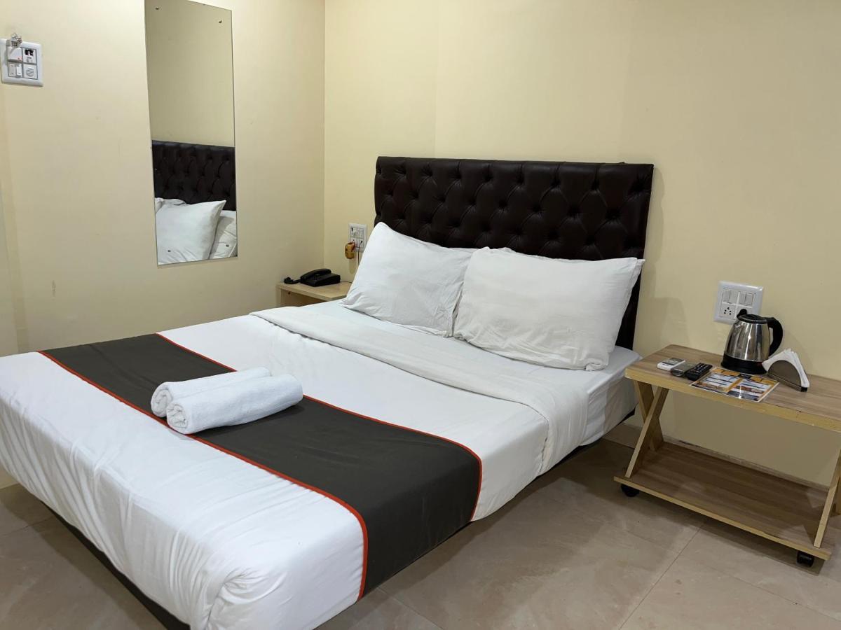 U Life Hotel Mumbai Exteriör bild